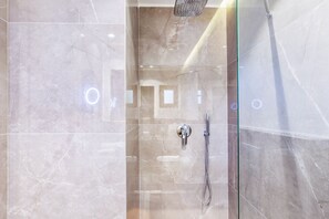 Chambre Triple | Salle de bain