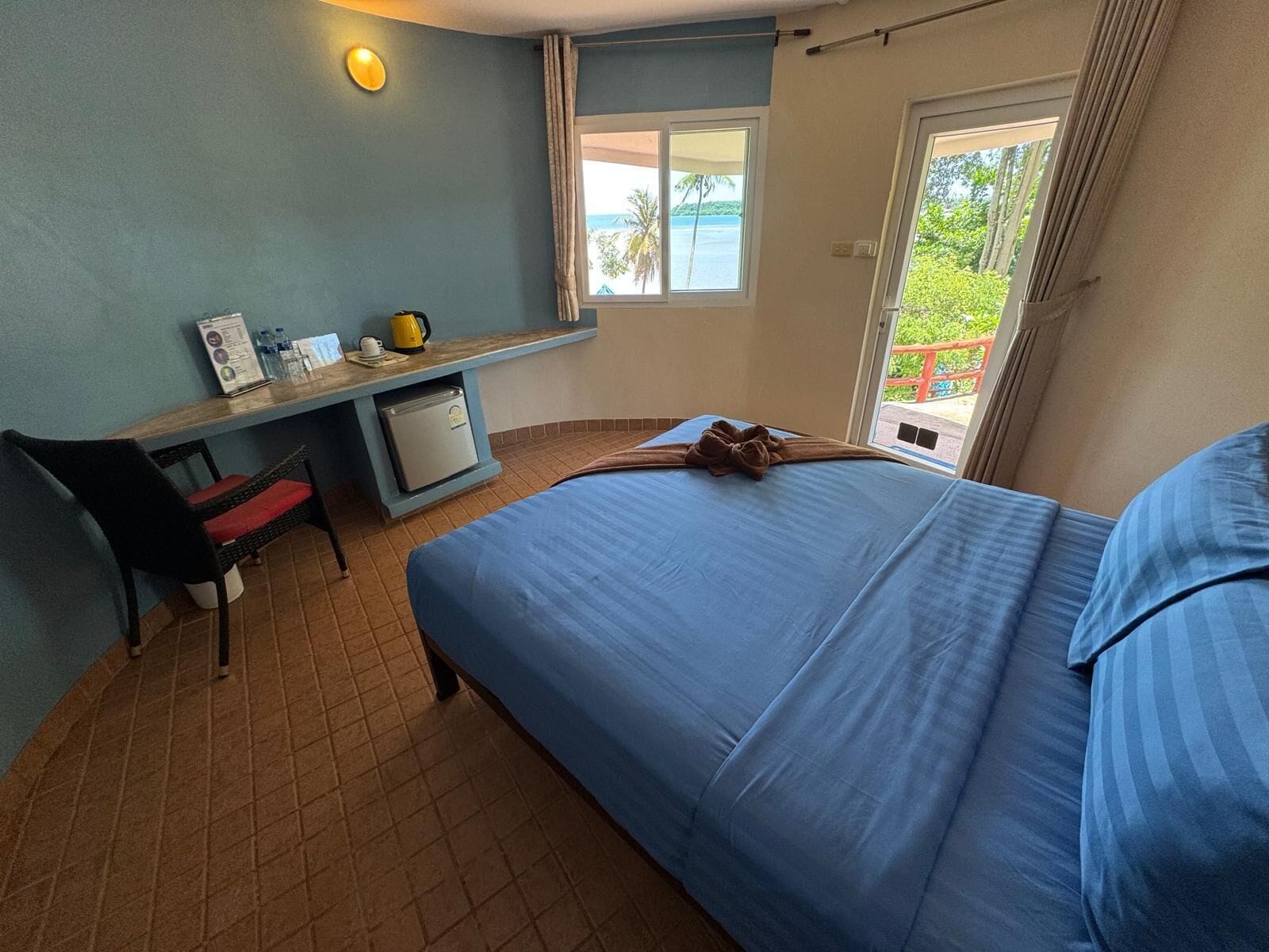 Garden View  | セレクト コンフォート製ベッド、デスク、可動式ベッド、WiFi (無料)