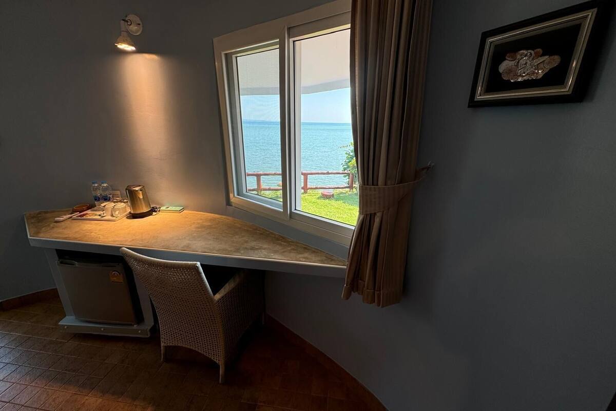 superior seaview | select comfort beds, desk, rollaway beds, free wifi
