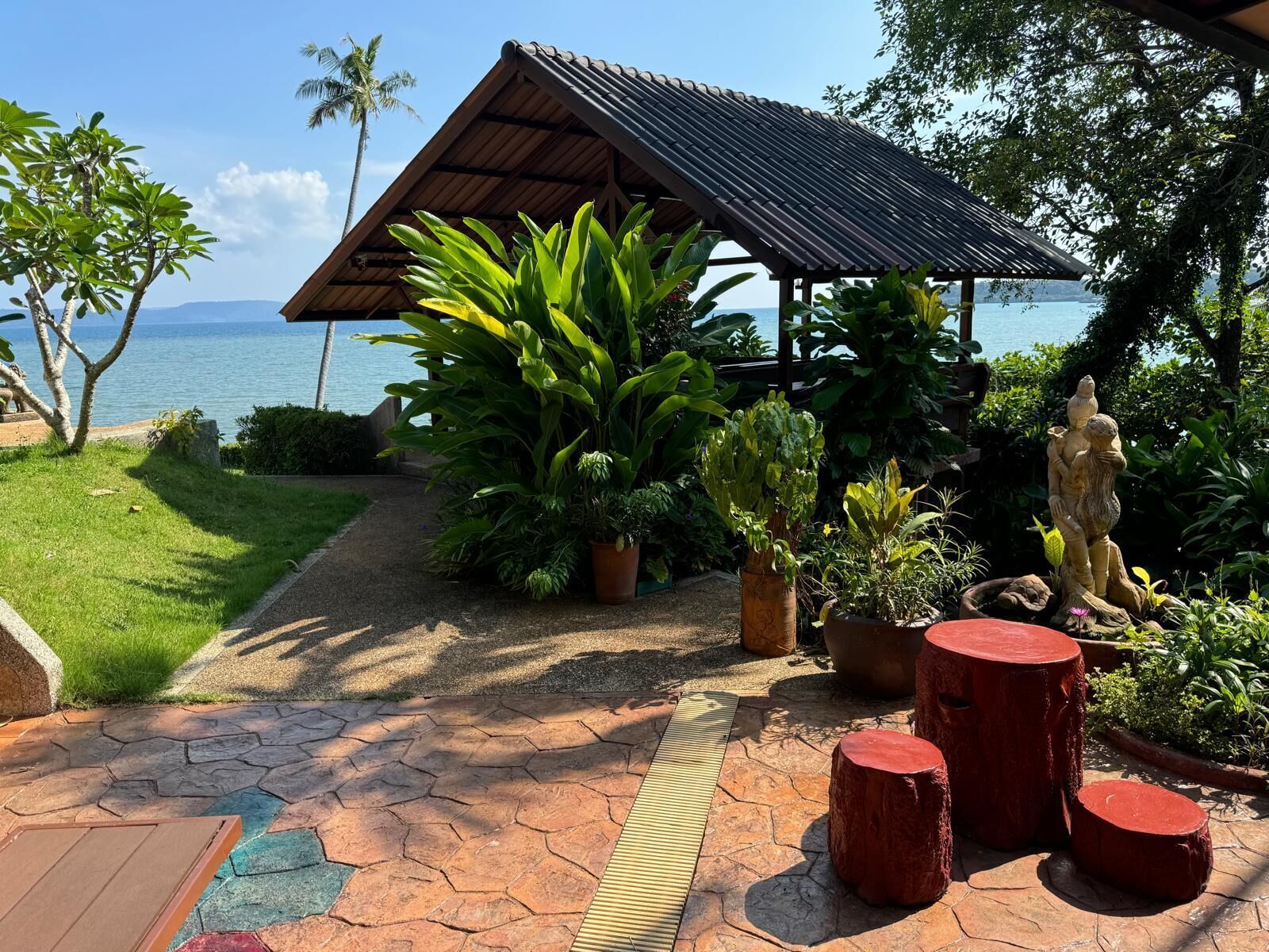 2 restaurants, breakfast served