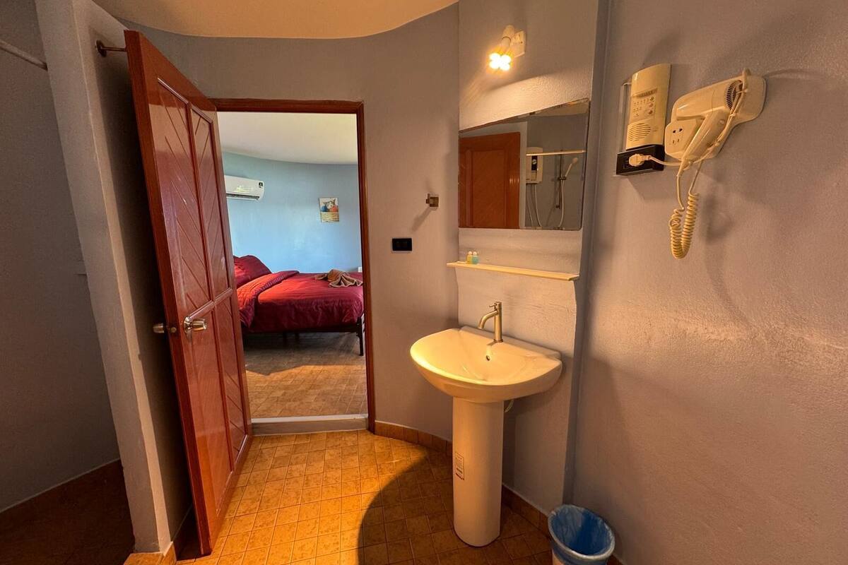superior seaview | bathroom | shower, free toiletries, hair dryer, towels