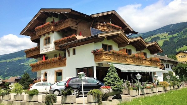 Front of property - Hotel-Restaurant Rosengarten (Zell am Ziller)