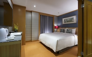 Standard Double Room | Down duvets, free minibar, desk, iron/ironing board