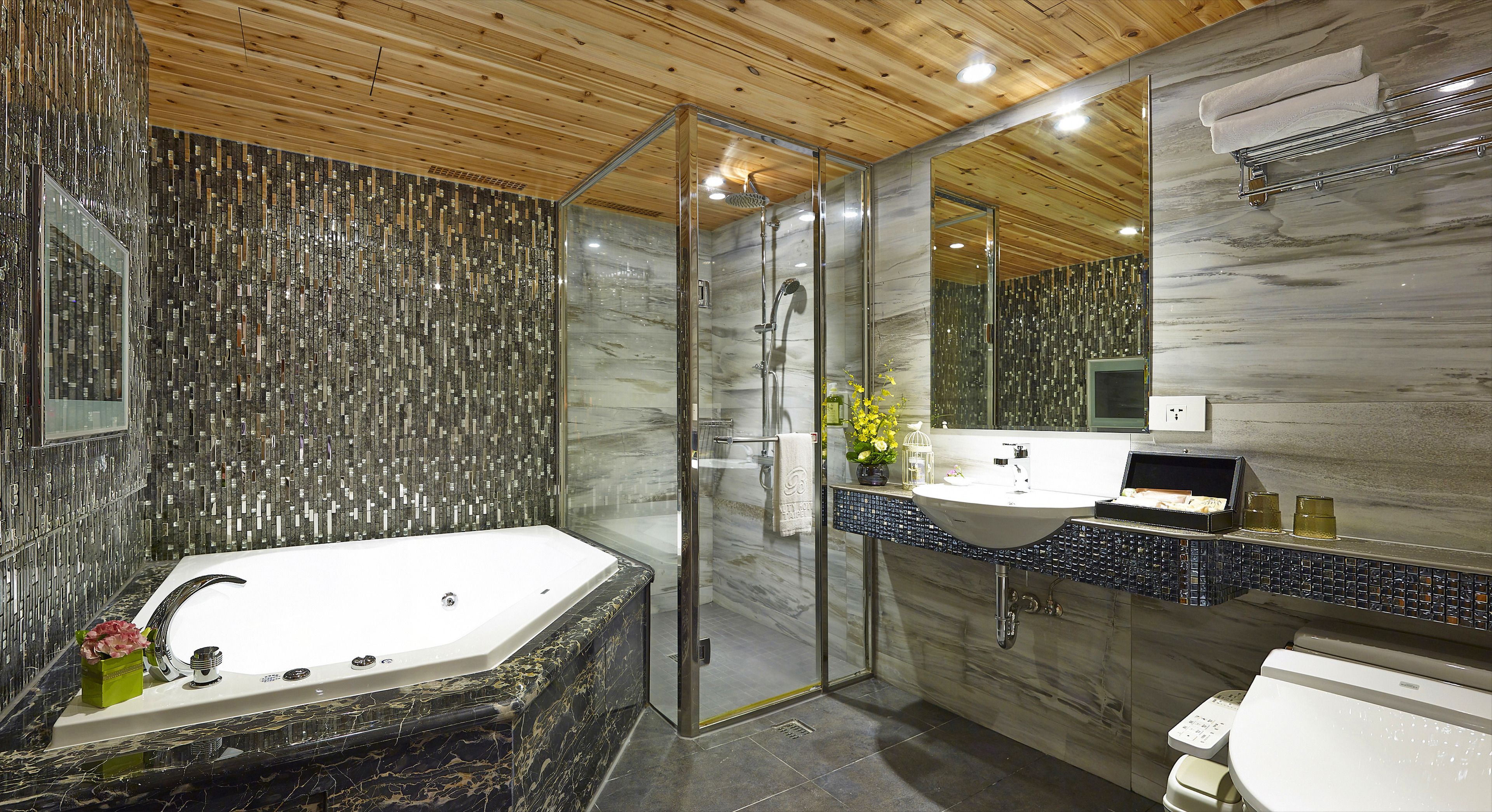 quadruple room | bathroom | free toiletries, hair dryer, towels