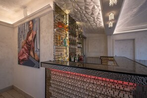 Tägliches Frühstücksbuffet (15 EUR pro Person)