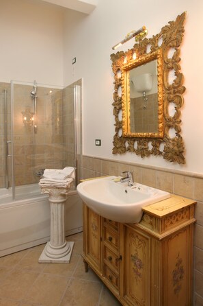 Chambre Double Supérieure | Salle de bain