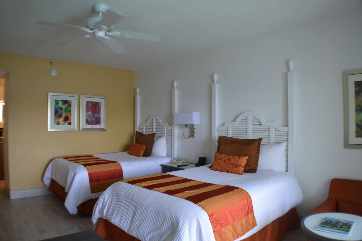 Premium bedding, in-room safe, desk, iron/ironing board