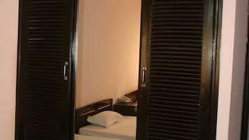 Habitación con 1 cama doble o 2 individuales | Minibar, escritorio, wifi gratis