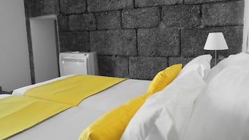 Caja de seguridad en la habitación y escritorio