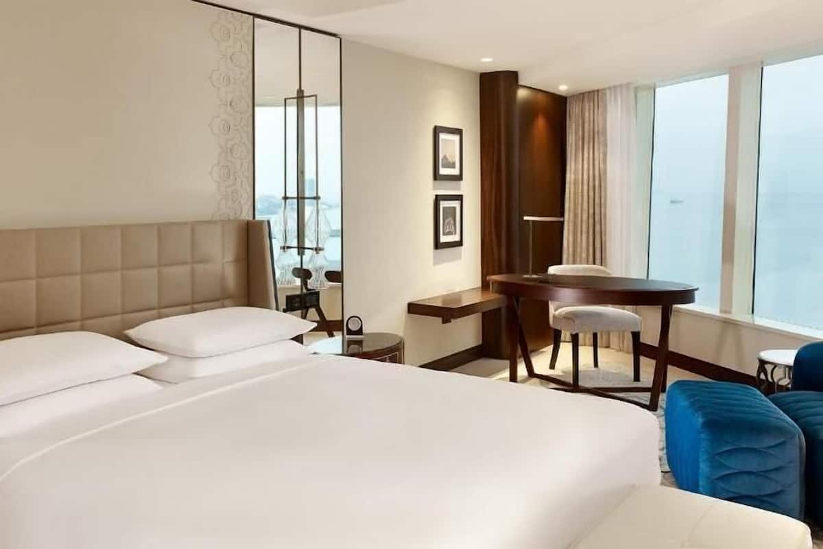 Premium bedding, minibar, in-room safe, desk