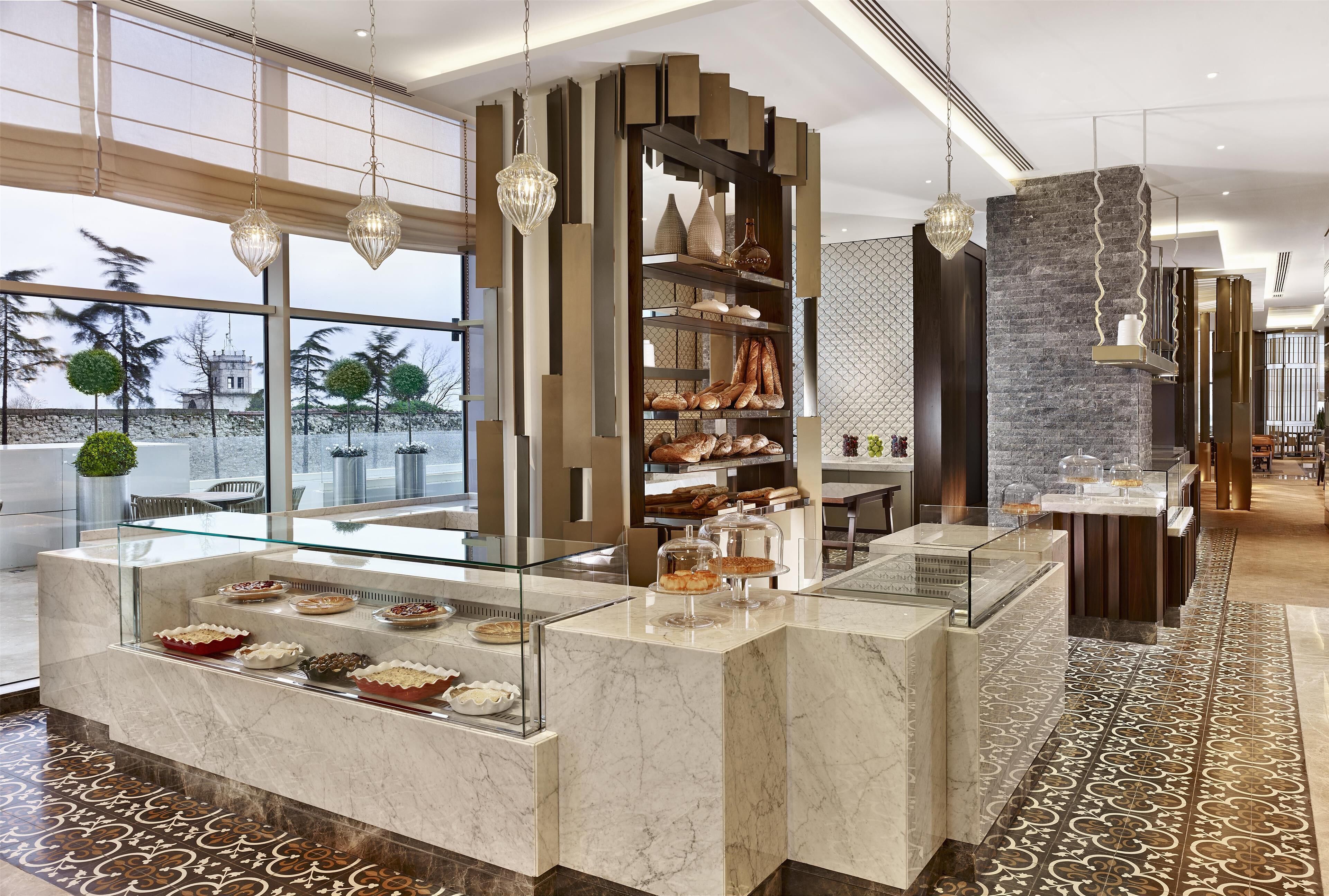 daily full breakfast (eur 40 per person)