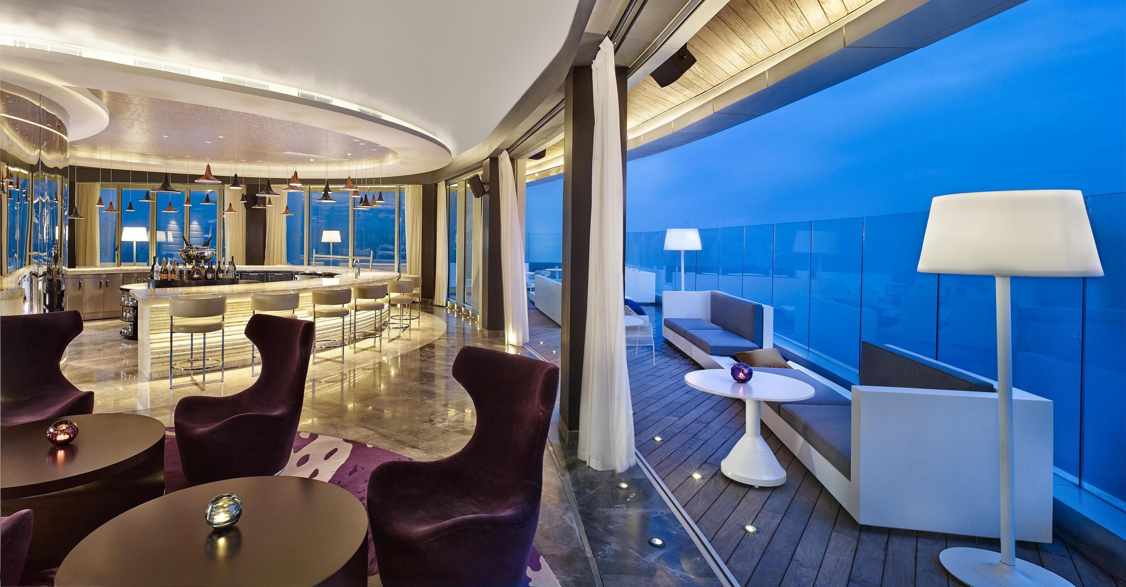 Bar (trong khuôn viên)