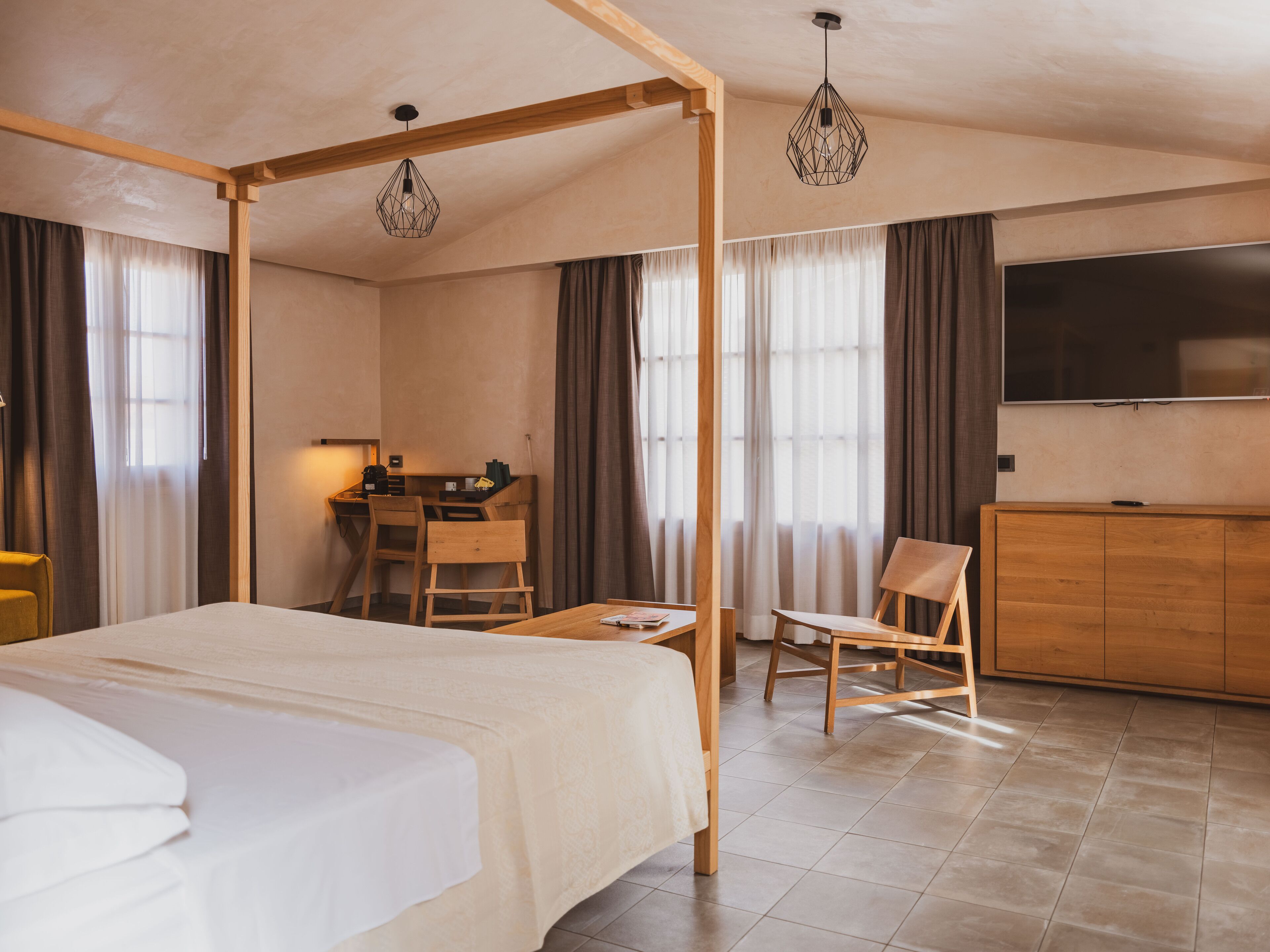 Junior Suite Smart | Hochwertige Bettwaren, Minibar, Zimmersafe, individuell dekoriert