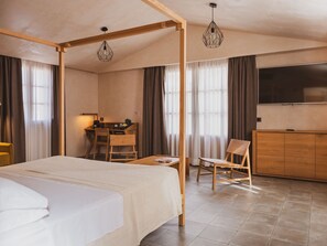 Junior Suite Smart | Luxe beddengoed, een minibar, een kluis op de kamer