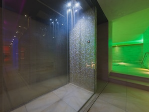 Behandlungsräume für Paare, Sauna, Whirlpool, Dampfbad
