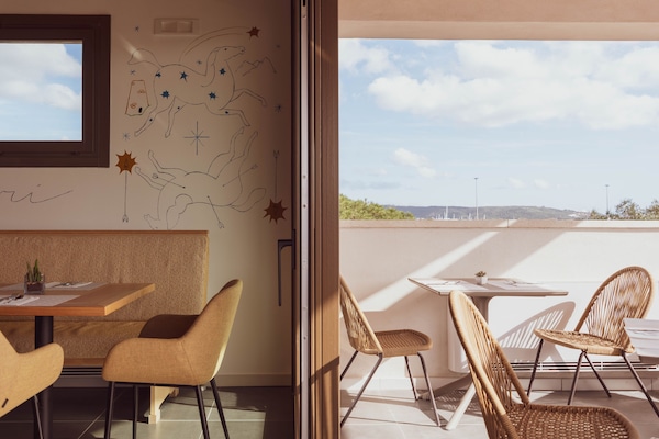 Daily buffet breakfast (EUR 10 per person)