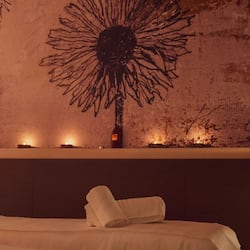 Salas de tratamientos para parejas, sauna, bañera de hidromasaje