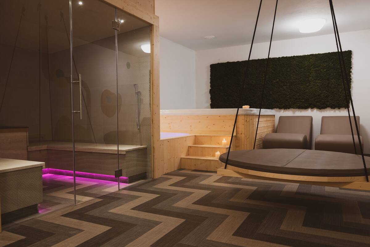 couples treatment room(s), sauna, hot tub, steam room