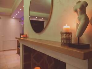 Behandelingskamers voor koppels, een sauna, een bubbelbad, een stoombad