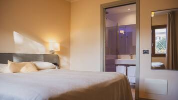 Wellness Standard | Biancheria da letto di alta qualità, minibar, una cassaforte in camera