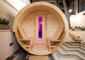 Behandelingskamers voor koppels, een sauna, een bubbelbad, een stoombad