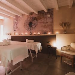 Salas de tratamientos para parejas, sauna, bañera de hidromasaje