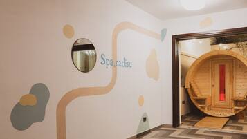 Couples treatment room(s), sauna, hot tub, steam room