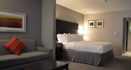 Holiday Inn Express & Suites Tahlequah by IHG
