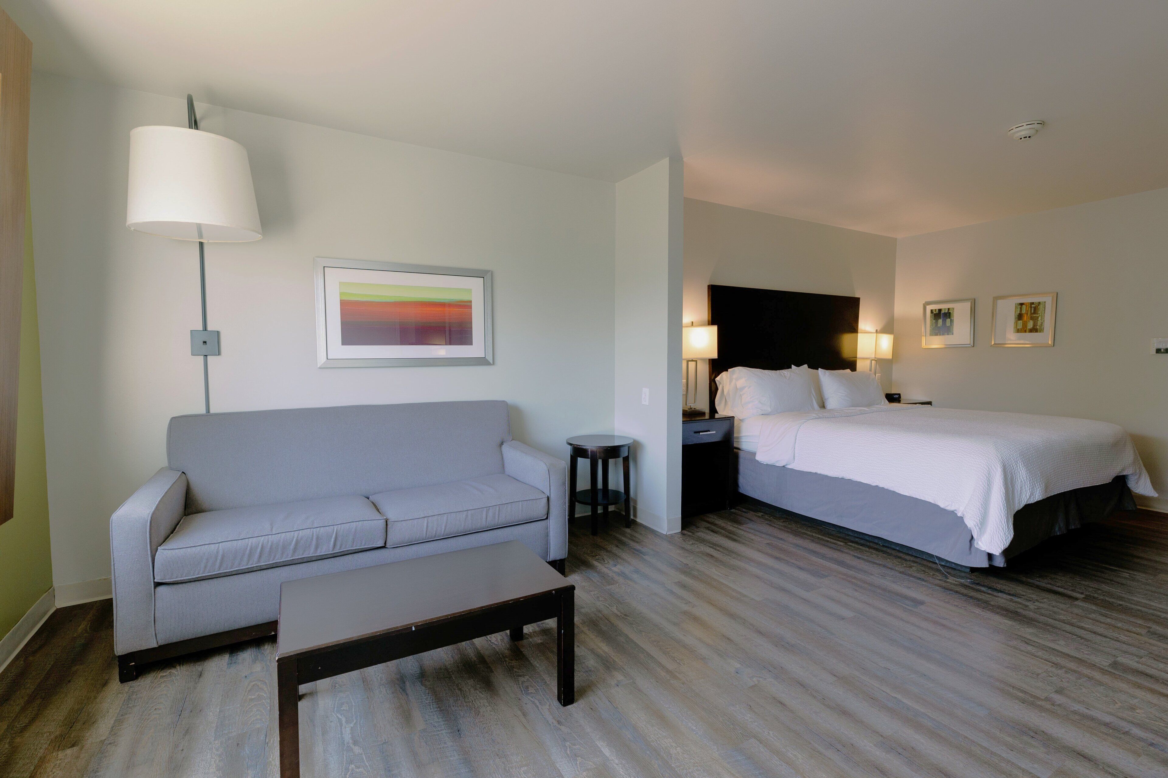 Premium bedding, in-room safe, desk, blackout drapes