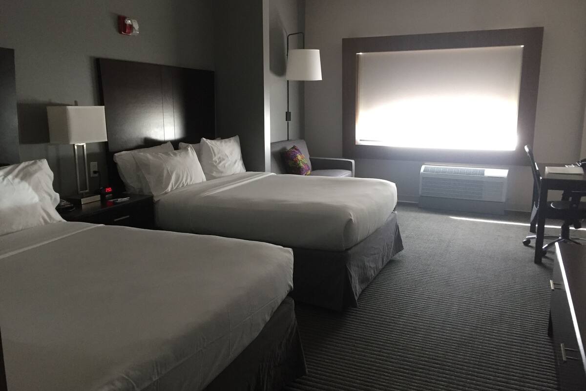 1 bedroom, premium bedding, in-room safe, desk