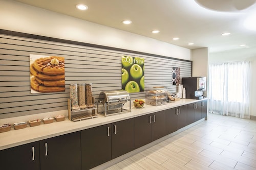 La Quinta Inn & Suites by Wyndham Hattiesburg - I-59