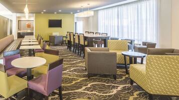 Desayuno continental incluido todos los días