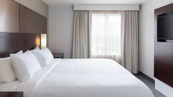 1 bedroom, premium bedding, in-room safe, desk