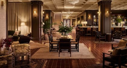 Pasadena Hotel & Pool