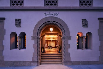 Hotel entrance at Pasadena Hotel & Pool