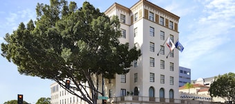 Pasadena Hotel & Pool