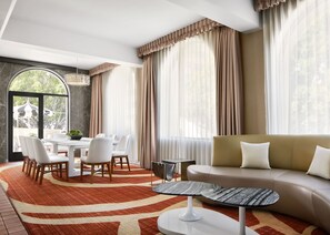 Suite – president, 1 kingsize-seng | Safe på rommet, skrivebord og skrivebord for bærbar PC