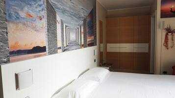 Deluxe-Doppelzimmer | Minibar, Zimmersafe, Schreibtisch, laptopgeeigneter Arbeitsplatz