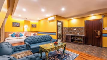 Suite | In-room safe, desk, blackout drapes, soundproofing