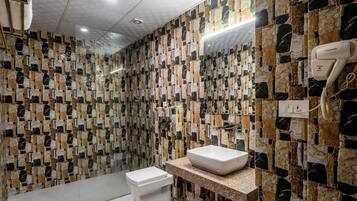 Suite | Bathroom | Slippers, towels