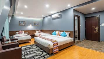 Super Deluxe Room | In-room safe, desk, blackout drapes, soundproofing