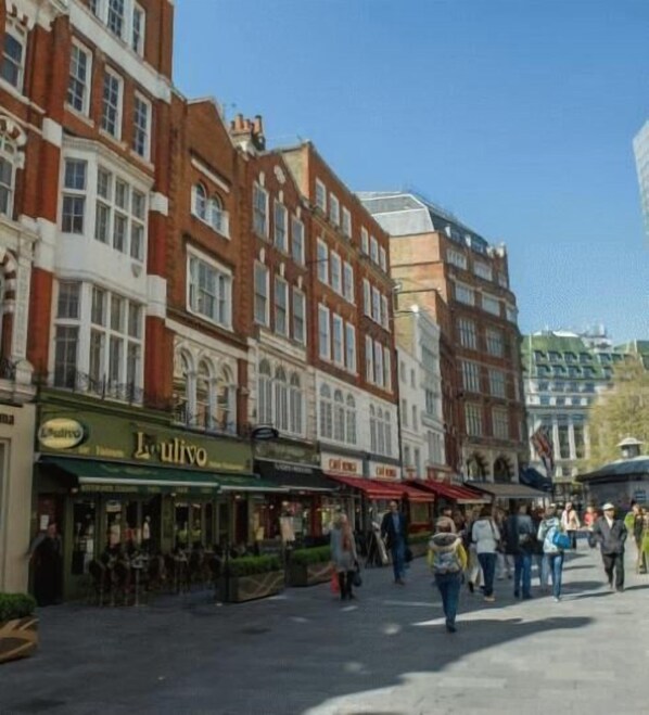 Exterior - West End One (London)