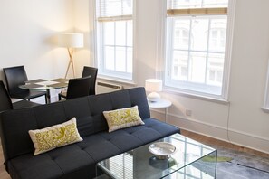 Appartamento, 1 camera da letto | Area soggiorno | TV a schermo piatto, lettore DVD, docking station per iPod