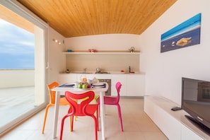Appartamento Small, Vista Mare  | Living area | 32-inch flat-screen TV with digital channels, LCD TV - Appartamenti Sud Est (Ragusa)