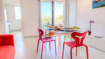Individually furnished, iron/ironing board, free WiFi, bed sheets