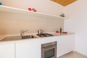 Full-sized fridge, oven, stovetop, dishwasher - Appartamenti Sud Est (Ragusa)