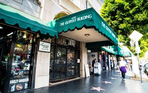 Front of property - Ray W. Suites (Los Angeles)