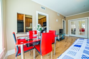 Studio | Living area | Flat-screen TV - Ray W. Suites (Los Angeles)