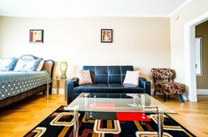 Studio | Iron/ironing board, free WiFi - Ray W. Suites (Los Angeles)