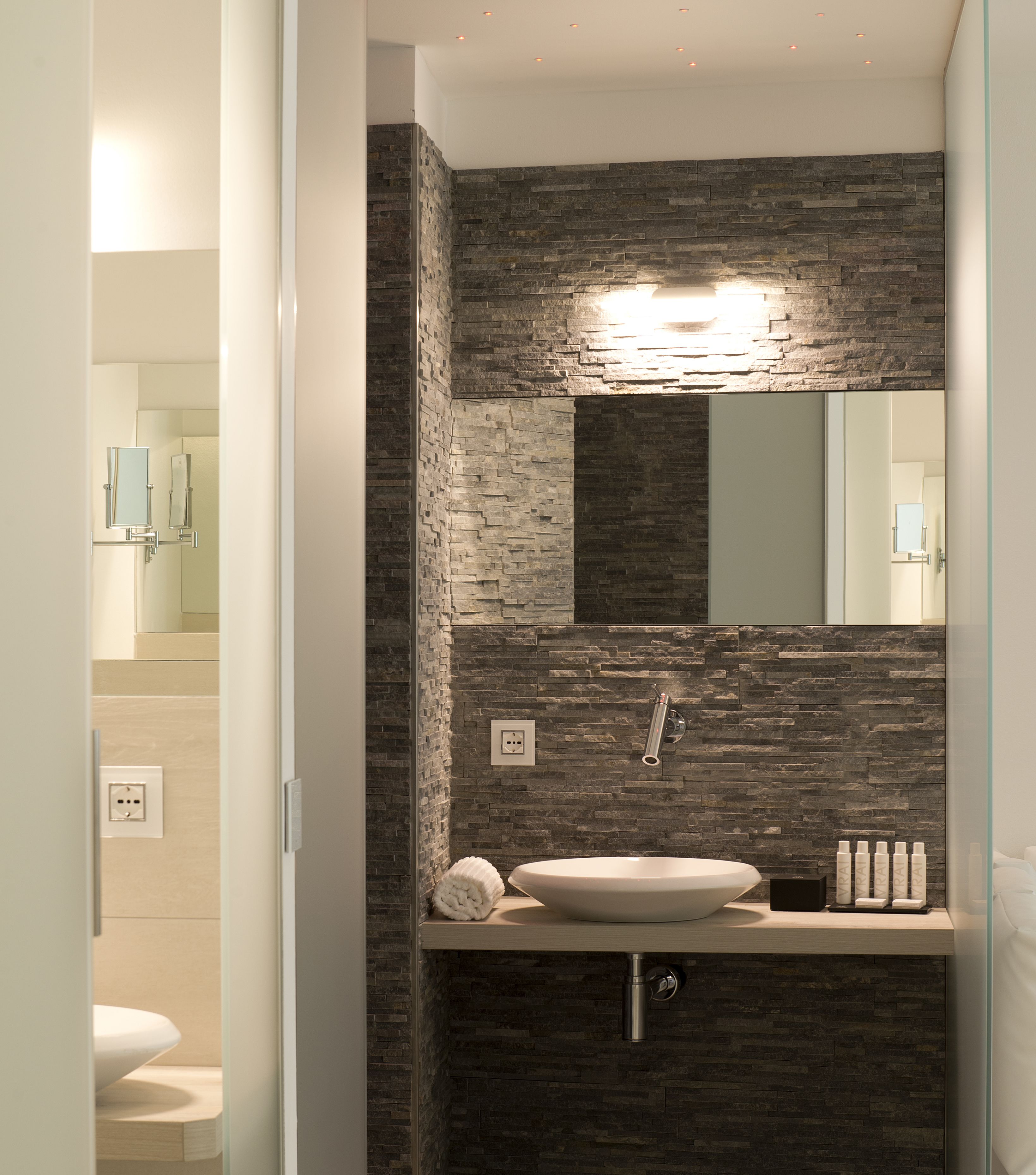 Deluxe-Apartment | Waschbecken im Bad